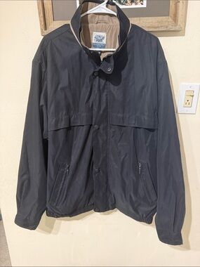 Chestnut Hill Men's Black Lightweight Windbreaker Vintage Outdoor